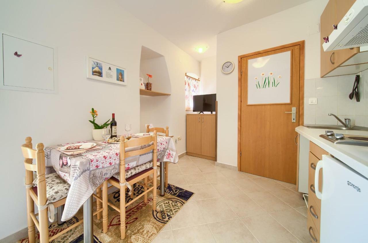 Hrast Apartment Đảo Krk Ngoại thất bức ảnh