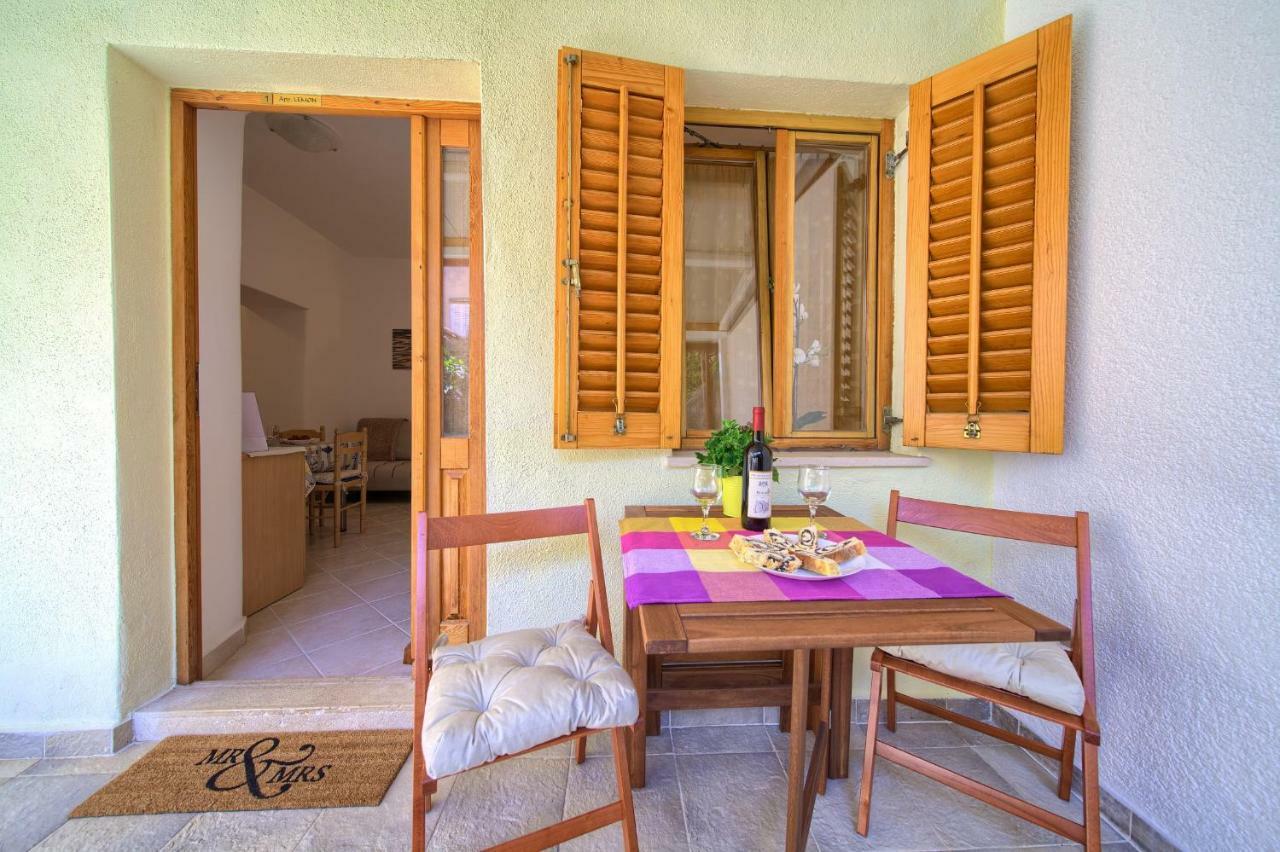 Hrast Apartment Đảo Krk Ngoại thất bức ảnh
