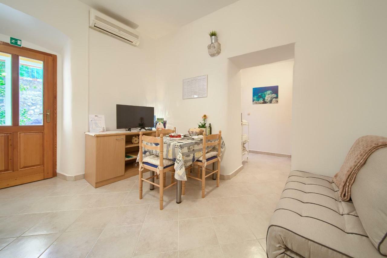 Hrast Apartment Đảo Krk Ngoại thất bức ảnh