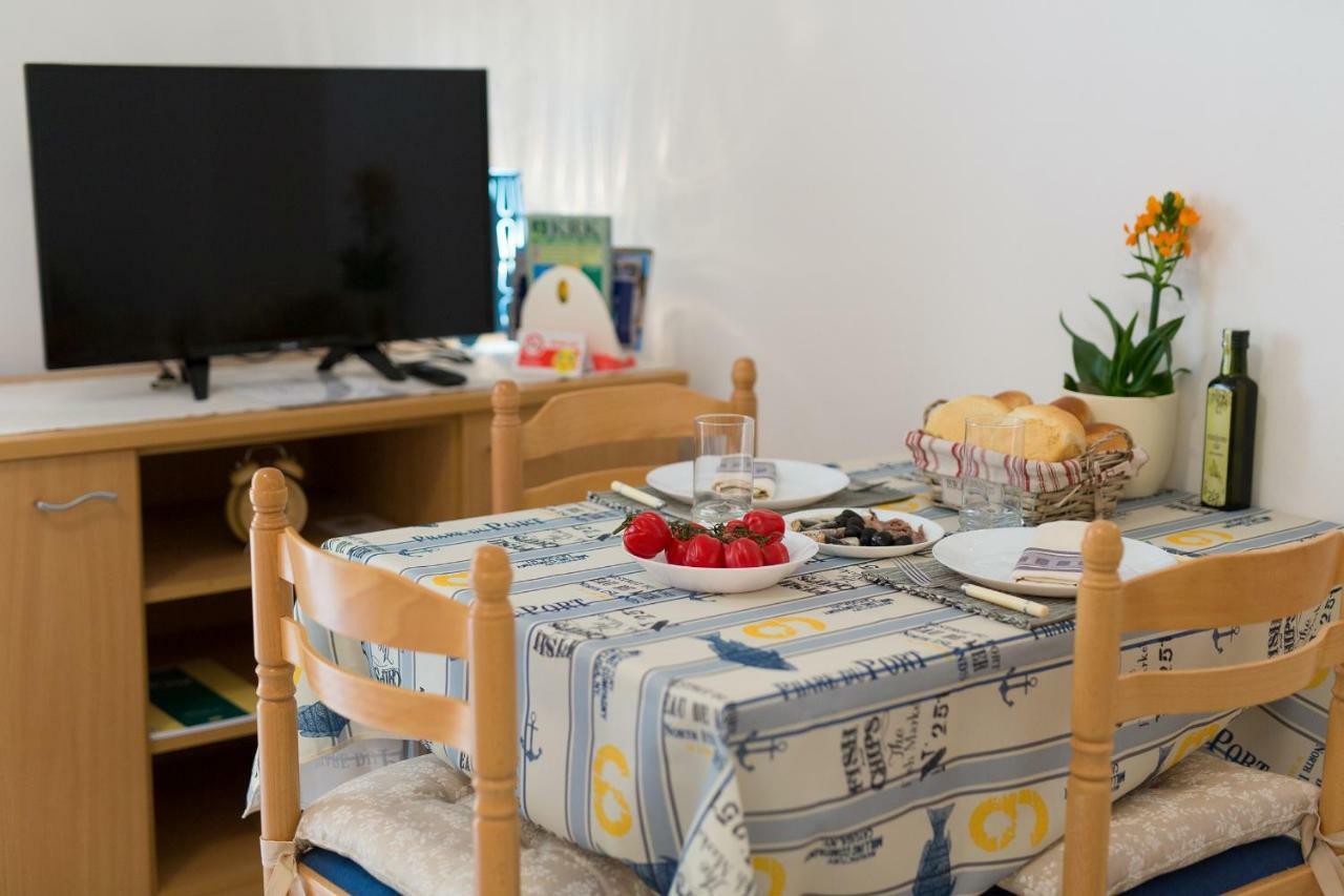 Hrast Apartment Đảo Krk Ngoại thất bức ảnh