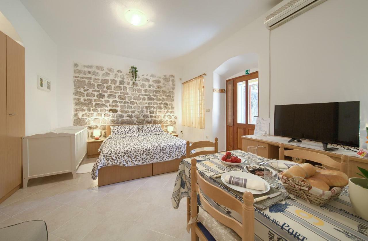 Hrast Apartment Đảo Krk Ngoại thất bức ảnh