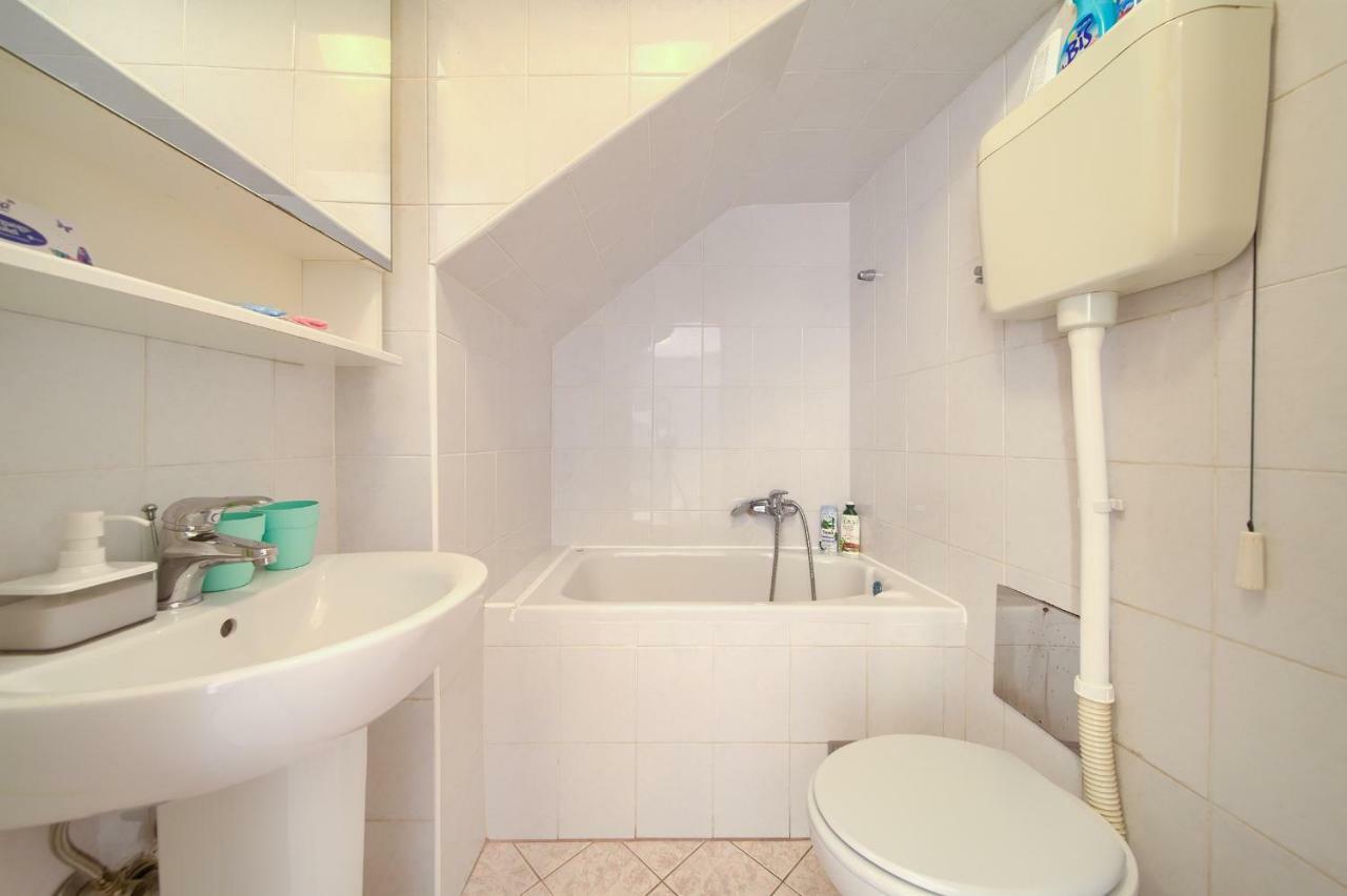 Hrast Apartment Đảo Krk Ngoại thất bức ảnh